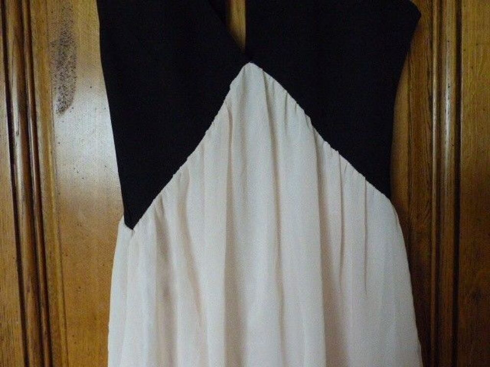 robe noire et rose neuve Vêtements