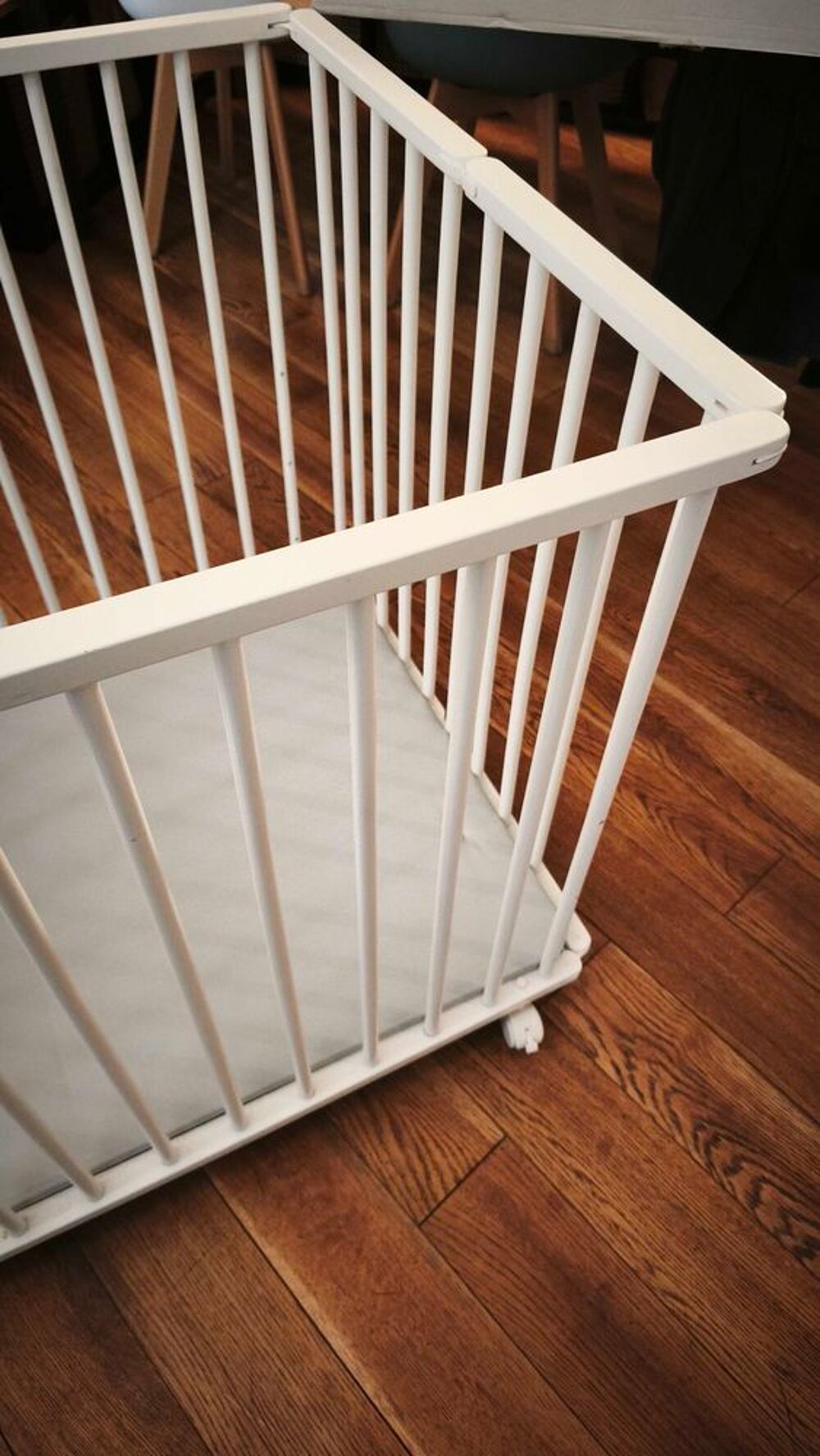 Parc b&eacute;b&eacute; pliant en bois WEBABY €" avec roulettes Puériculture