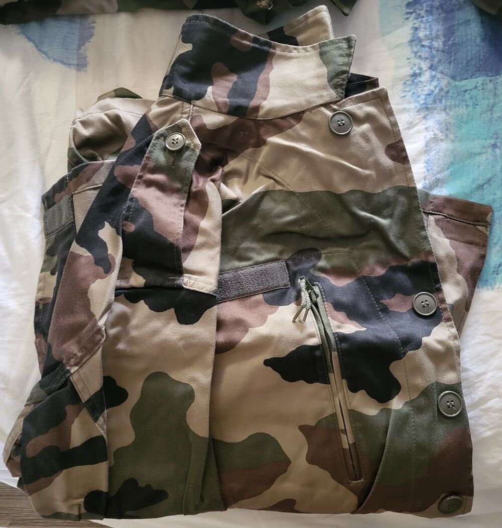 
v&ecirc;tements de combat:
Vêtements