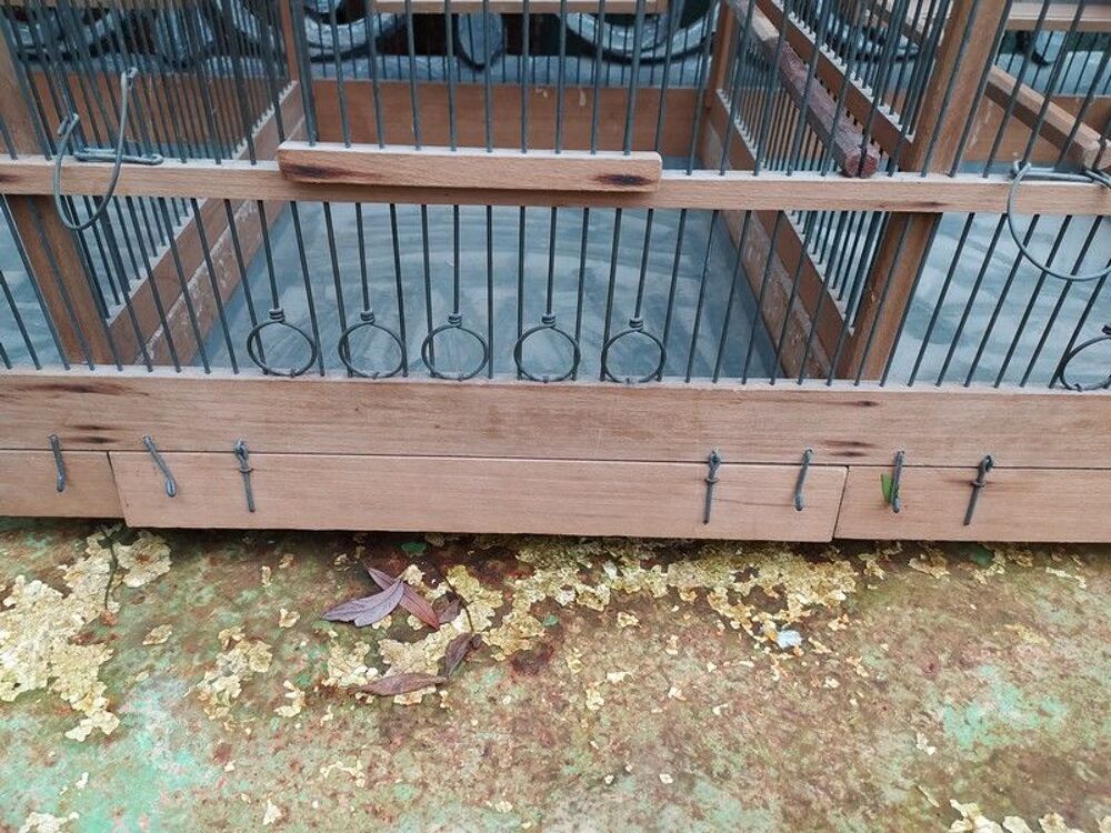 Ancienne Grande Cage &agrave; Oiseaux Bois M&eacute;tal 83cm
Décoration