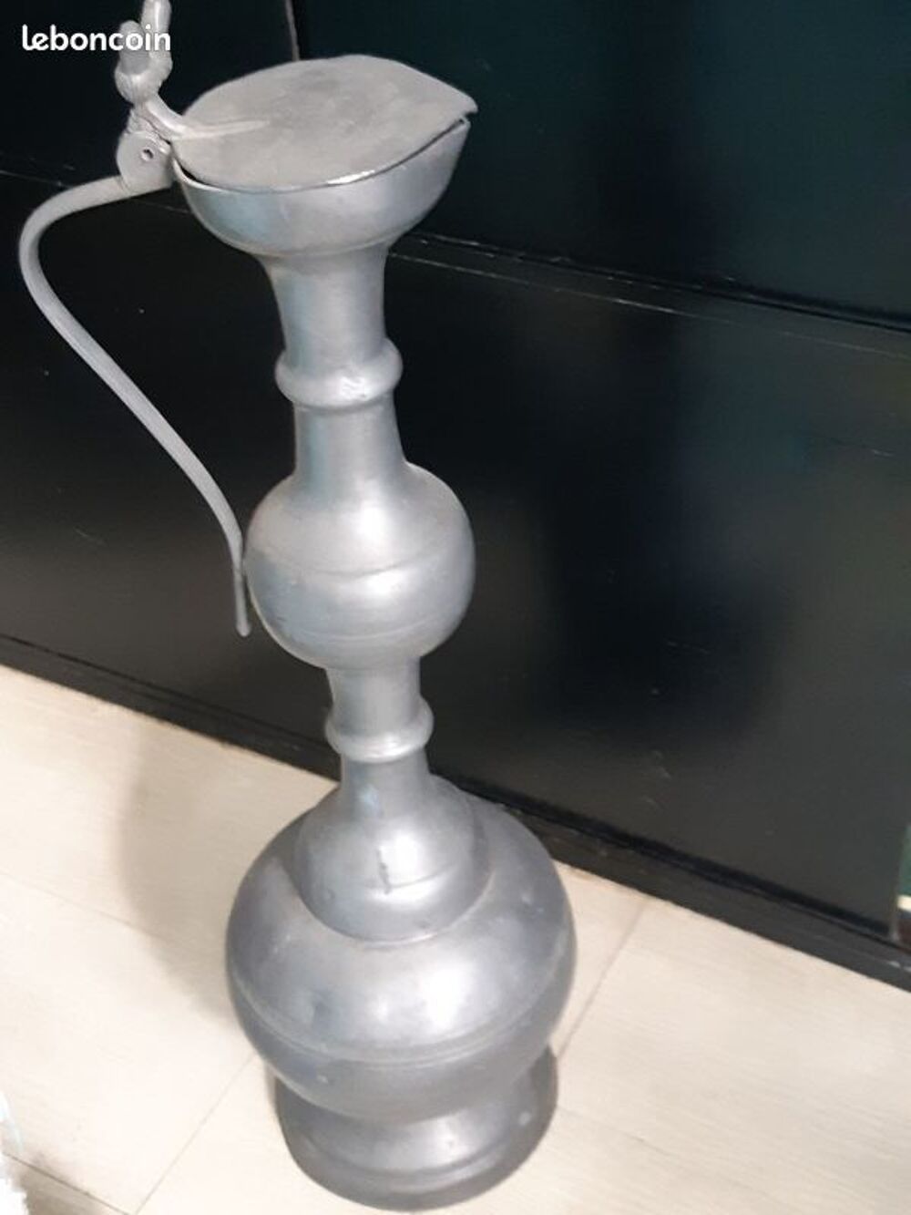 Carafe haute en &eacute;tain Décoration
