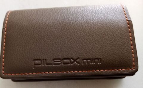 Tr�s joli pilulier semaine en cuir 18 Rennes (35)