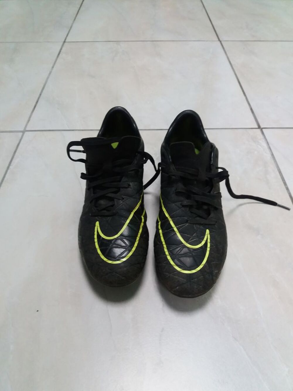 Crampons de foot NIKE TAILLE 40 Chaussures