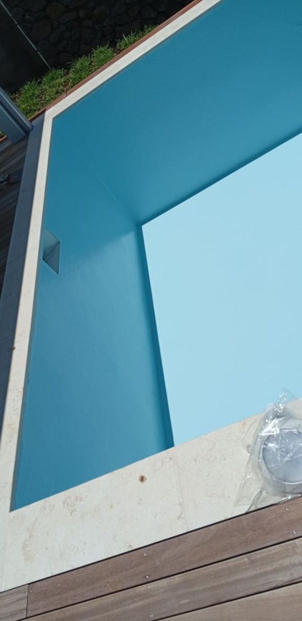 sur la r&eacute;sine polyester d'&eacute;tanch&eacute;it&eacute; pour piscine Jardin
