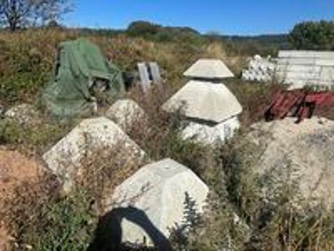   Lot de 6 pyramides en béton 