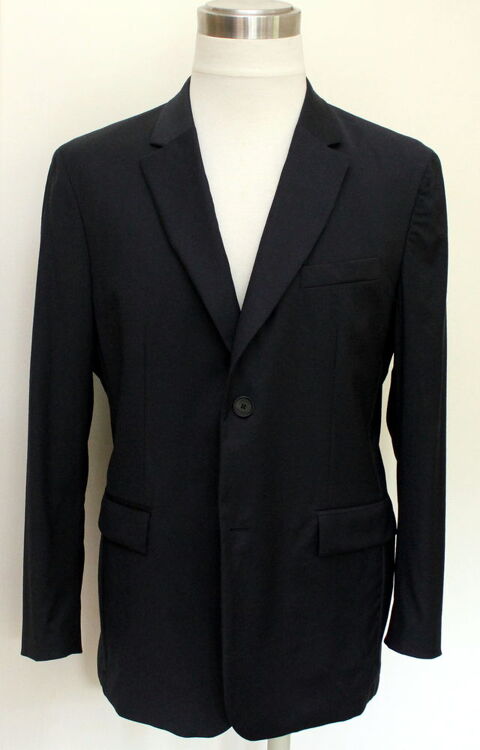 Veste noire LACOSTE T.L (T.52 /54  Fr) 100 Issy-les-Moulineaux (92)