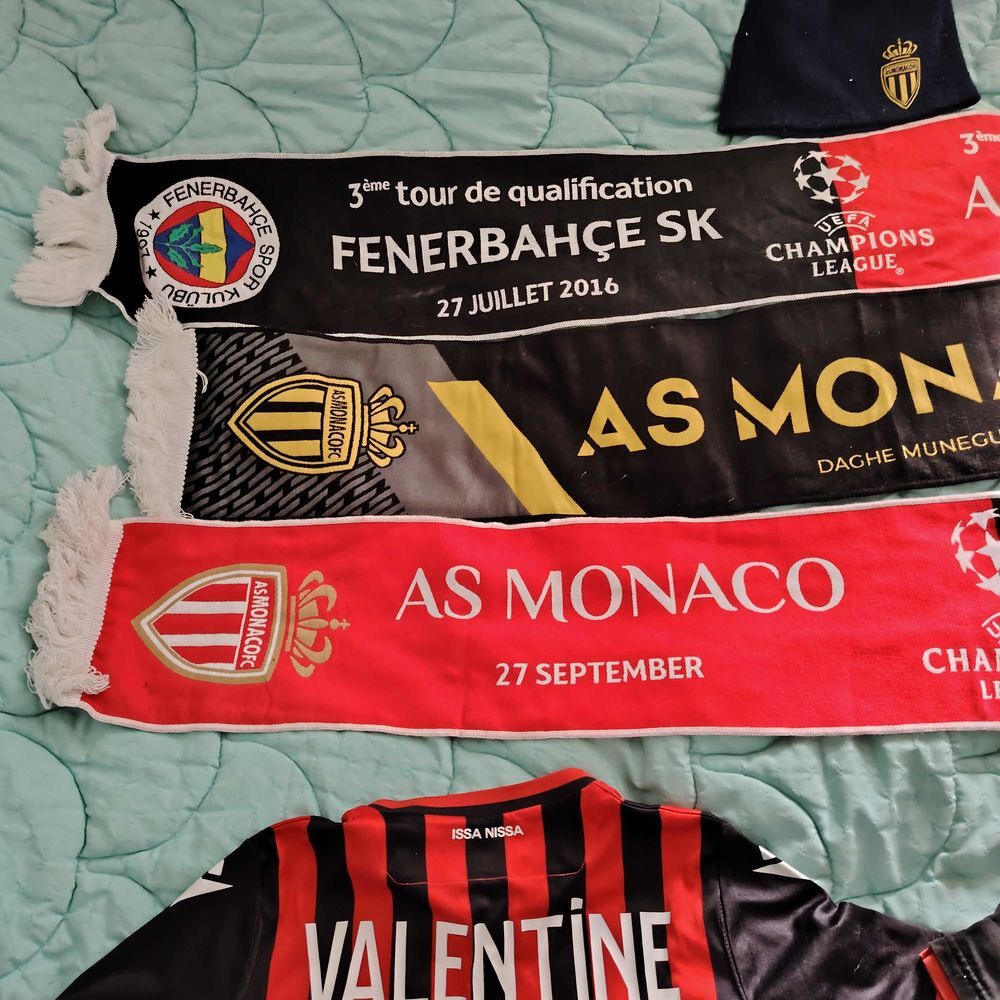 ECHARPES ET TEE-SHIRT AS MONACO 