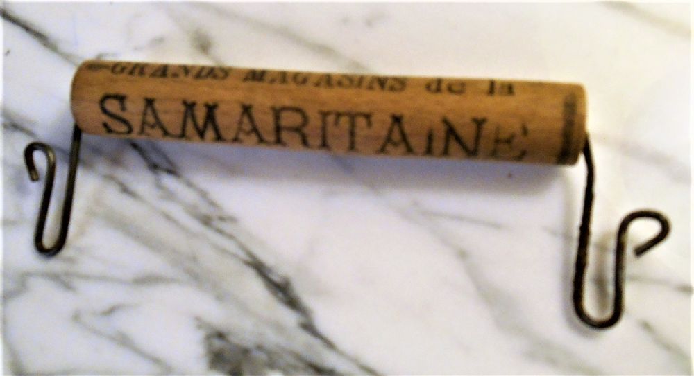 Poign&eacute;e de carton &agrave; v&ecirc;tement - ann&eacute;es 50 