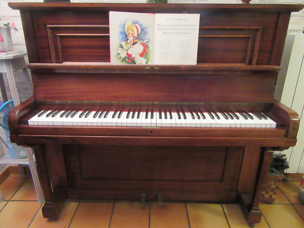 PIANO DROIT Instruments de musique
