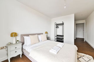  Appartement à louer 1 pièce 42 m² Suresnes