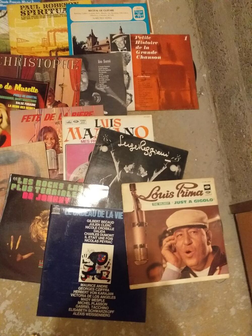 vinyles 33tr annee 70 faire offre CD et vinyles