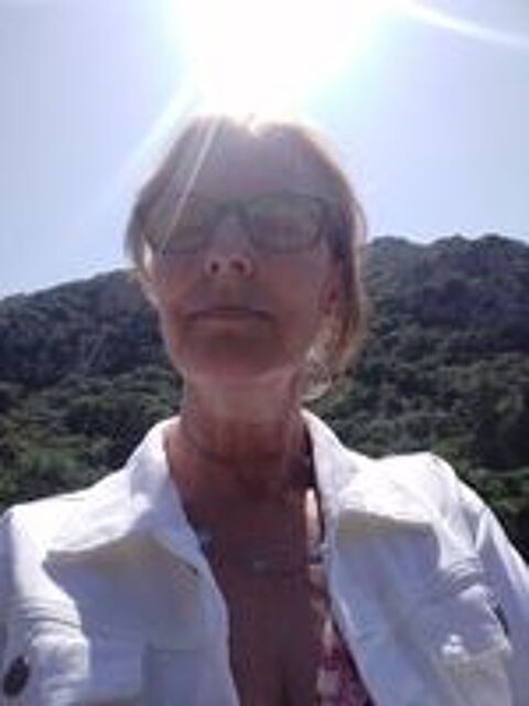   DAME DE COMPAGNIE 