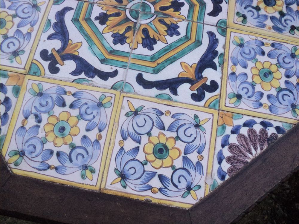 
Table Bois C&eacute;ramique Hispano Mauresque XIXeme. 
Meubles