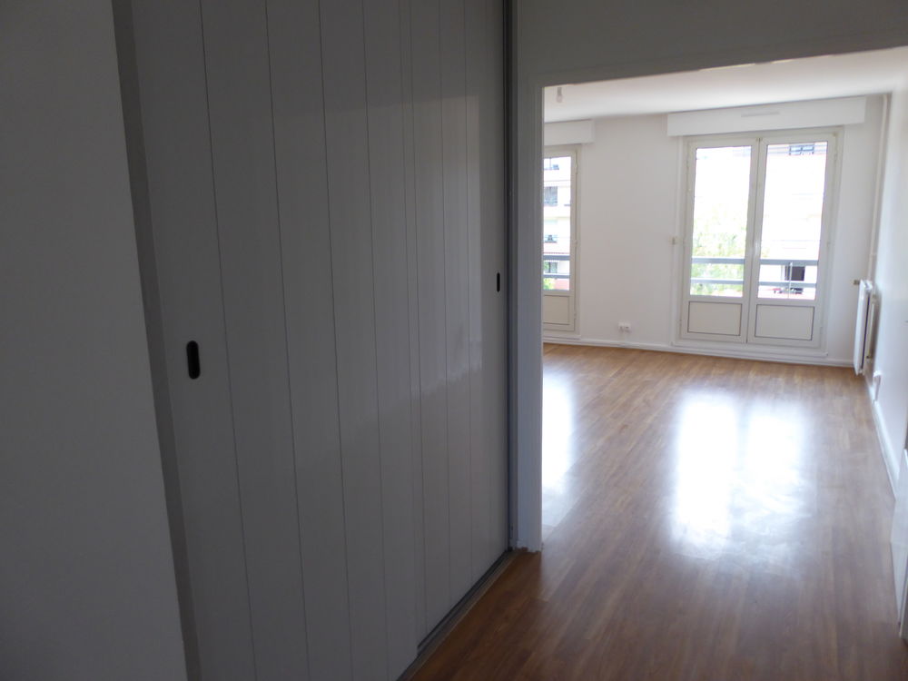 Location Appartement APPARTEMENT F2-  2 GRANDS BALCONS - VUE JARDIN - PARKING Sens
