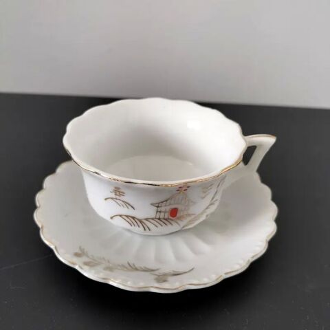 Tasse en porcelaine du Japon 12 Tassin-la-Demi-Lune (69)