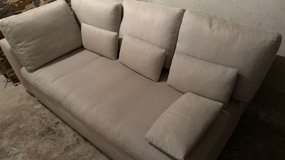 Canap&eacute; HABITAT trois places couleur beige clair Meubles