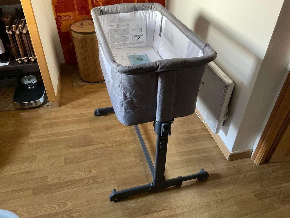 Lit de type cododo quasi neuf.
Mobilier enfants