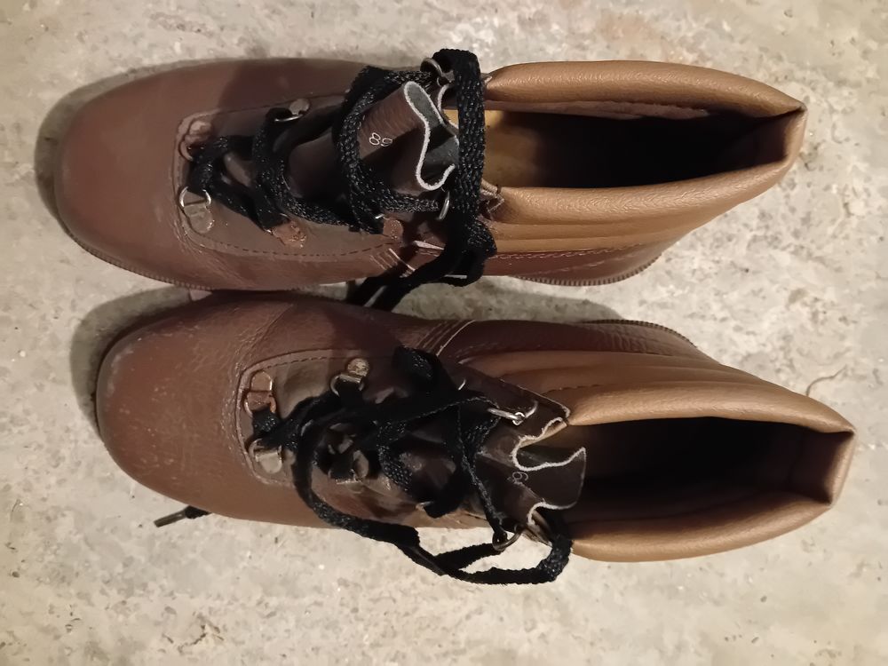 Plus de 80 Paires de Chaussures, Bottes,etc... Chaussures