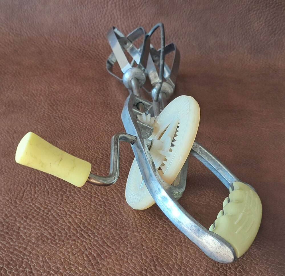 
batteur fouet manuel vintage marque as en inox Cuisine