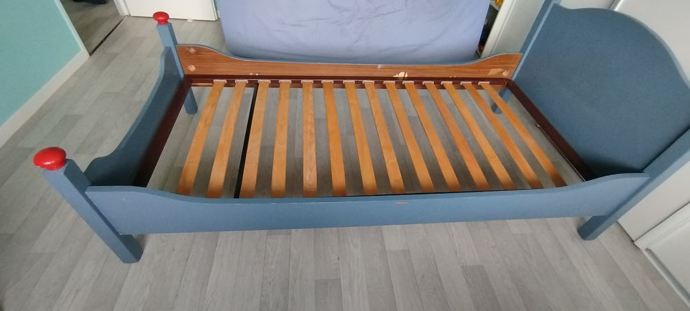 Lit 1 place+sommier+table de chevet Mobilier enfants