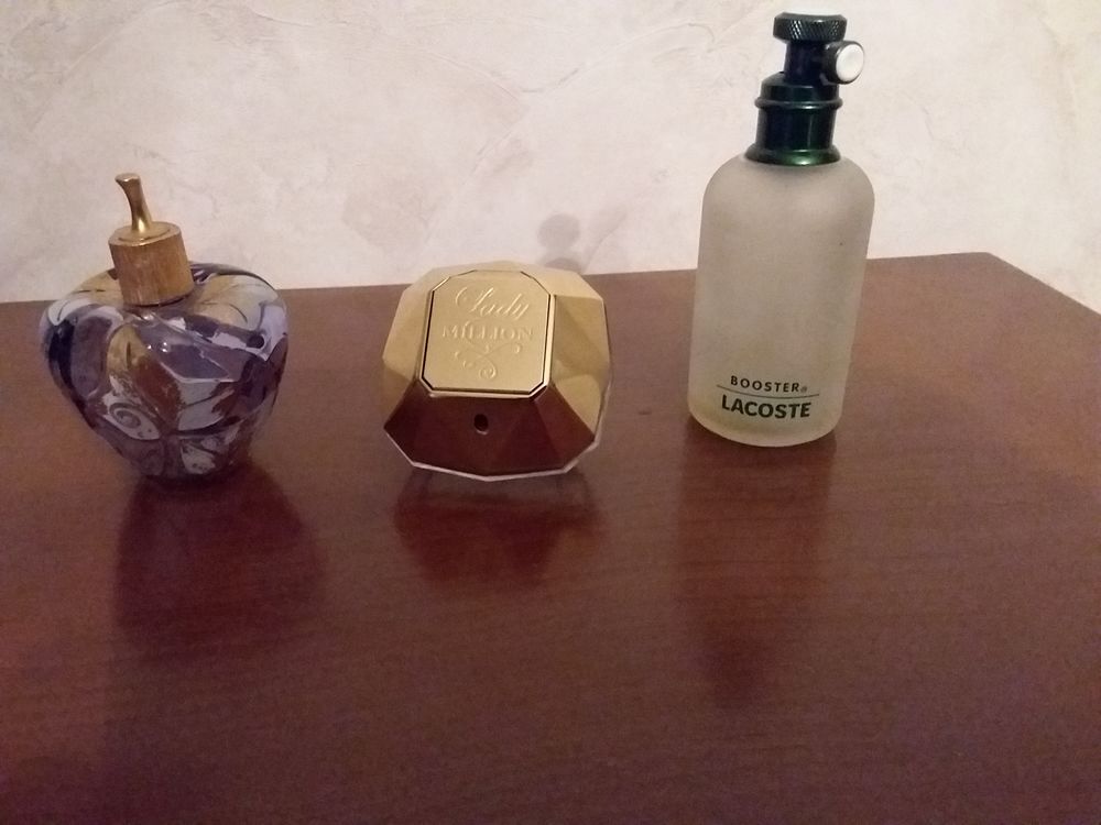 Flacons de parfums vides 