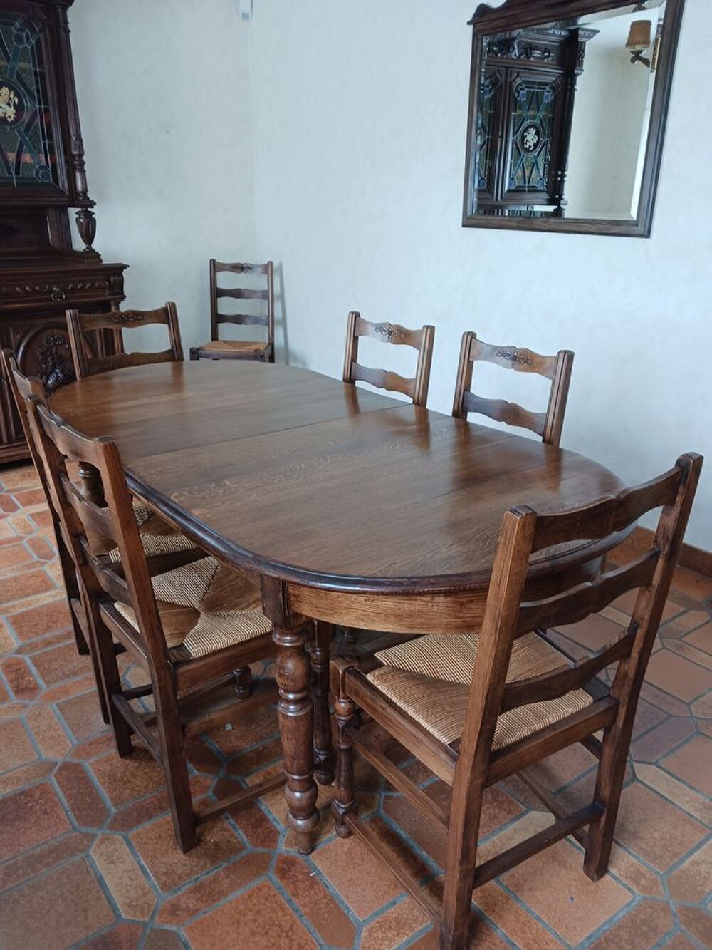 Table de salle &agrave; manger plus 8 chaises Meubles