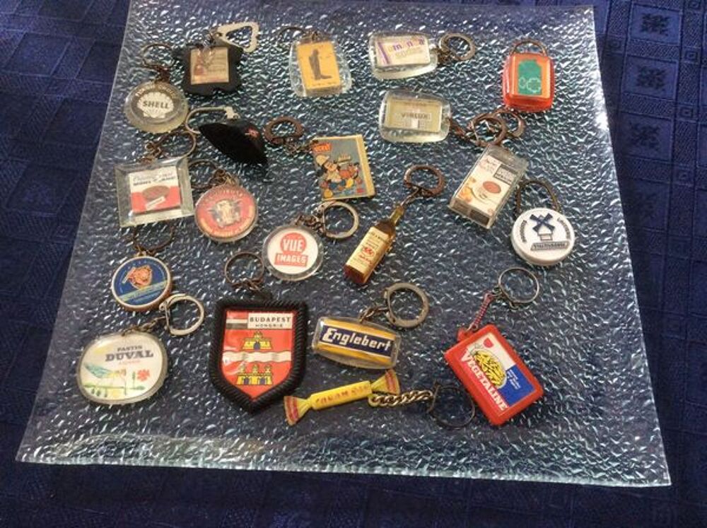 LOT DE 20 PORTE CLEFS 