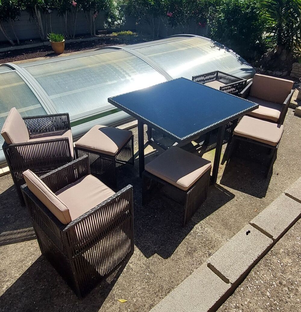 Salon de jardin r&eacute;sine tress&eacute;e avec table et fauteuils Jardin