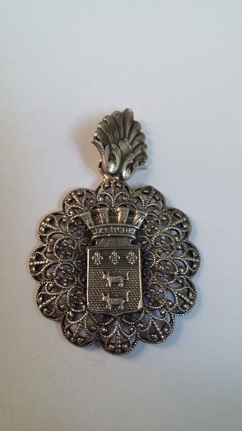 Ancien pendentif avec armoiries 25 Limoges (87)