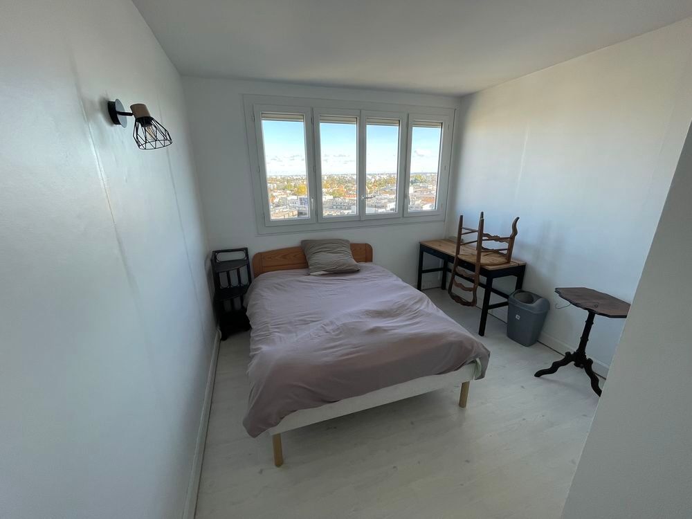 Vente Appartement Appartement T4, rénové 77 m² 12e étage au centre de Merignac Mérignac