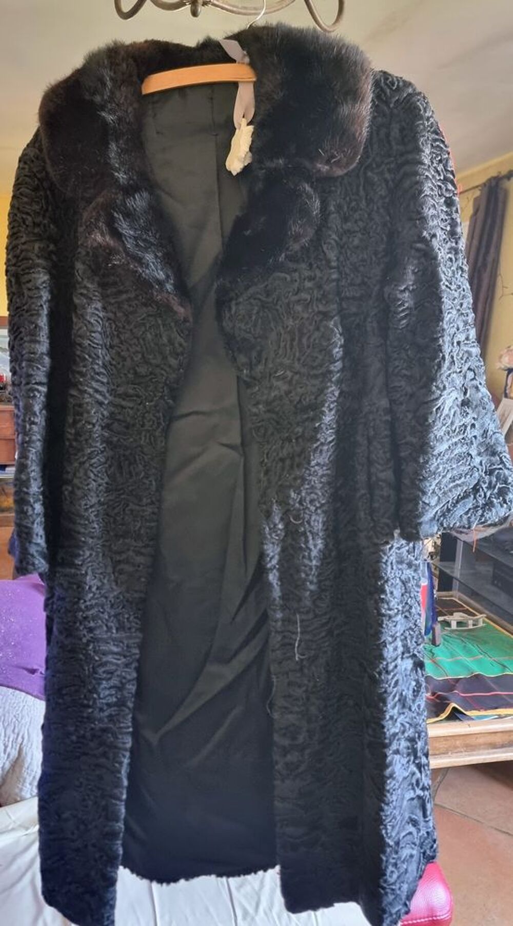 Manteau manches 3/4 superbe qualit&eacute; col fourrure Vêtements