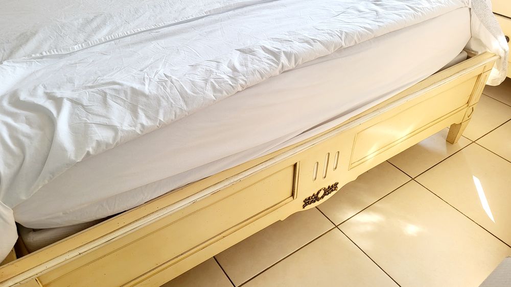 Lit + commode + 2 chevets Meubles