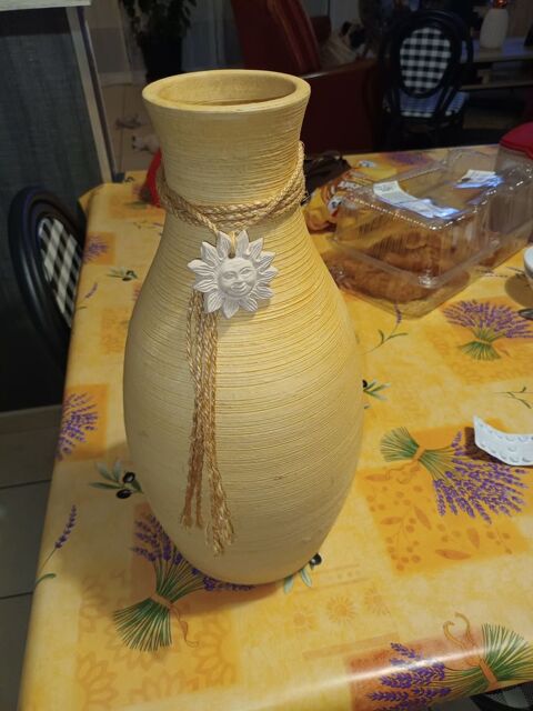 un grand vase jaune 7 Sainte-Ccile (85)