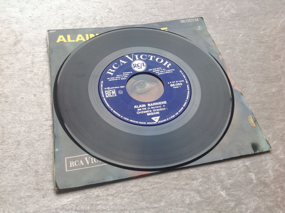 ALAIN BARRIERE 4 TITRES DONT MA VIE Envoi Possible
CD et vinyles