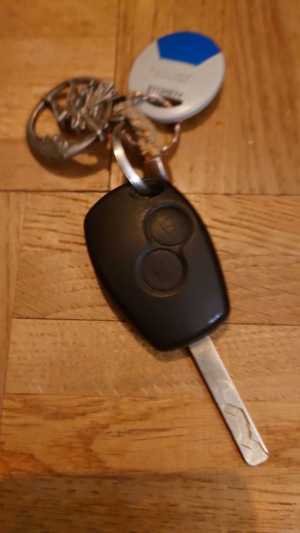 trouv&eacute; cl&eacute; de voiture + bip Bricolage