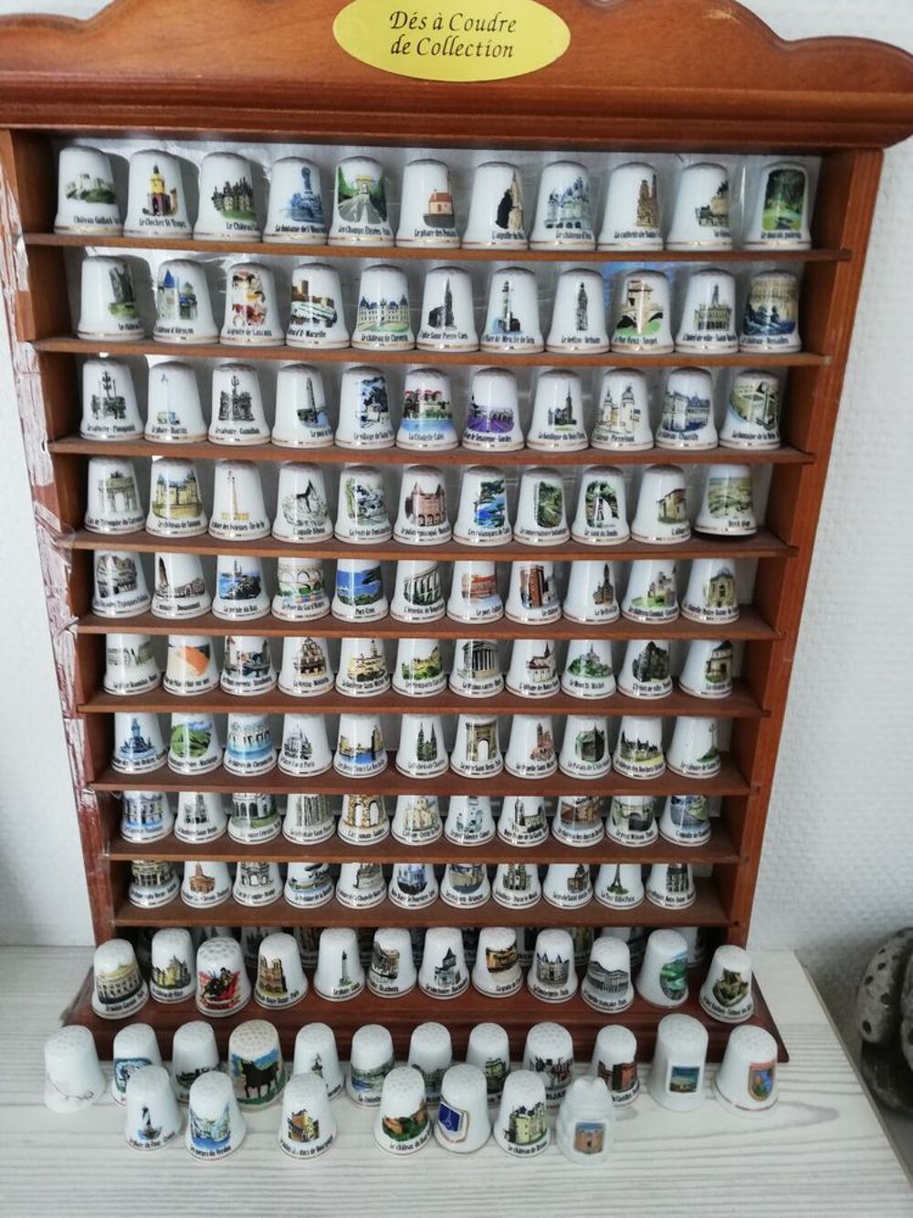 Lot de 130 d&egrave;s. Décoration