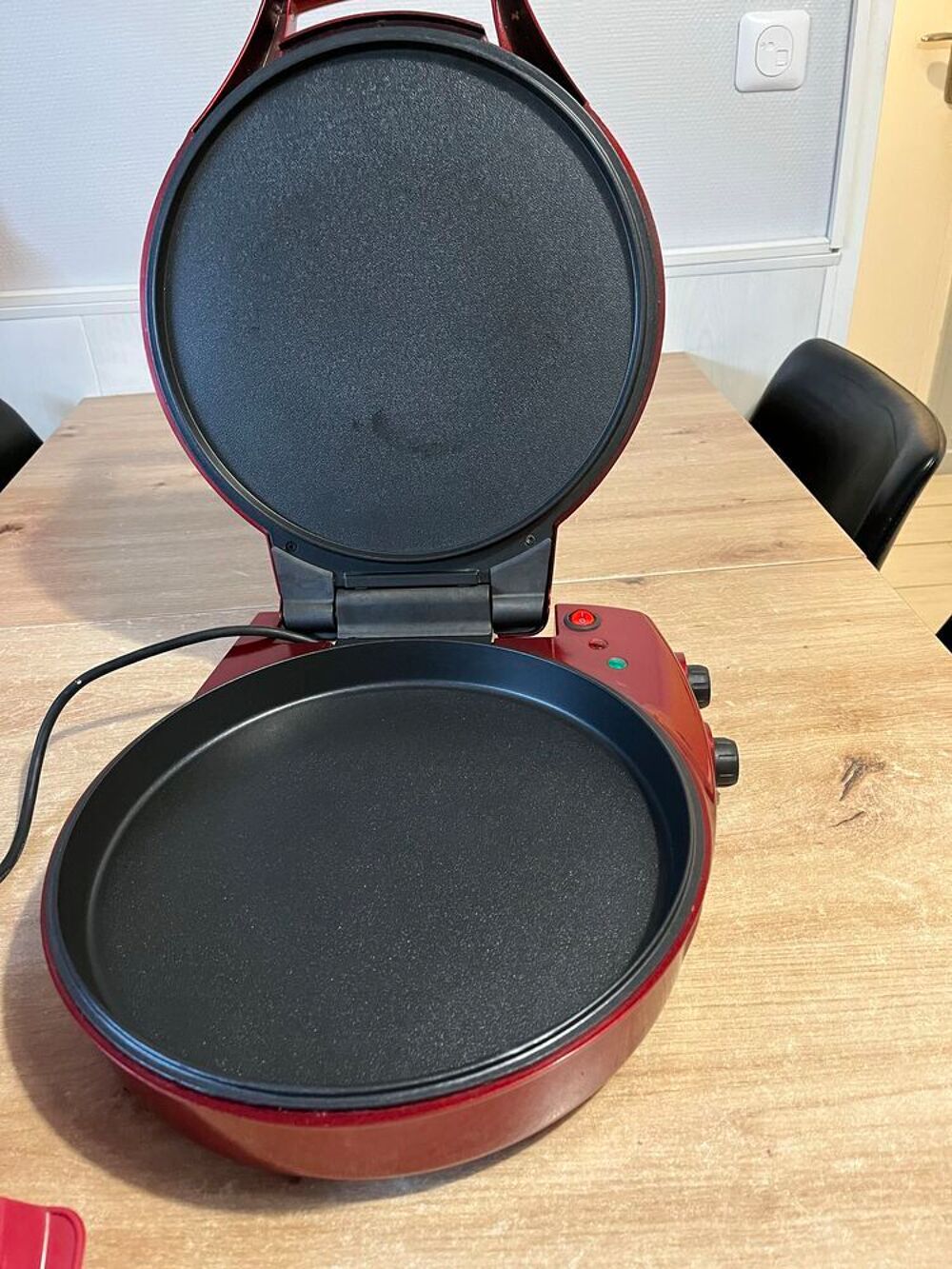 appareil sp&eacute;cialis&eacute; pr&eacute;paration tarte pizza express plus moules silicones rouge Electroménager