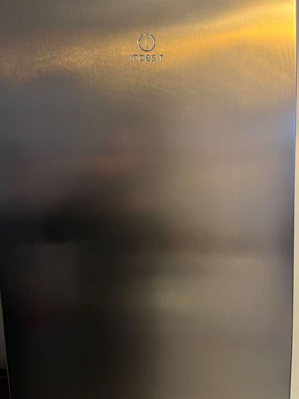R&eacute;frig&eacute;rateur Indesit en Bon Etat avec cong&eacute;lateur int&eacute;gr&eacute; Electroménager