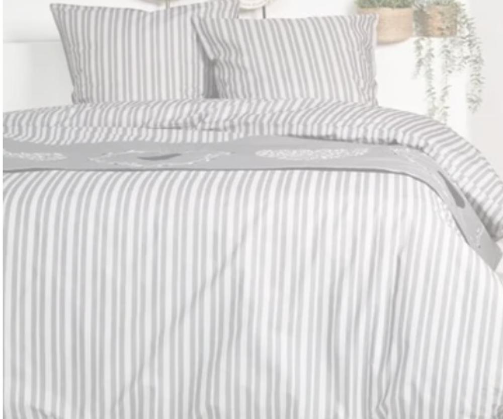 Tout neuf Lit complet140 x 190 cm + table &amp; Lampe de chevet Meubles
