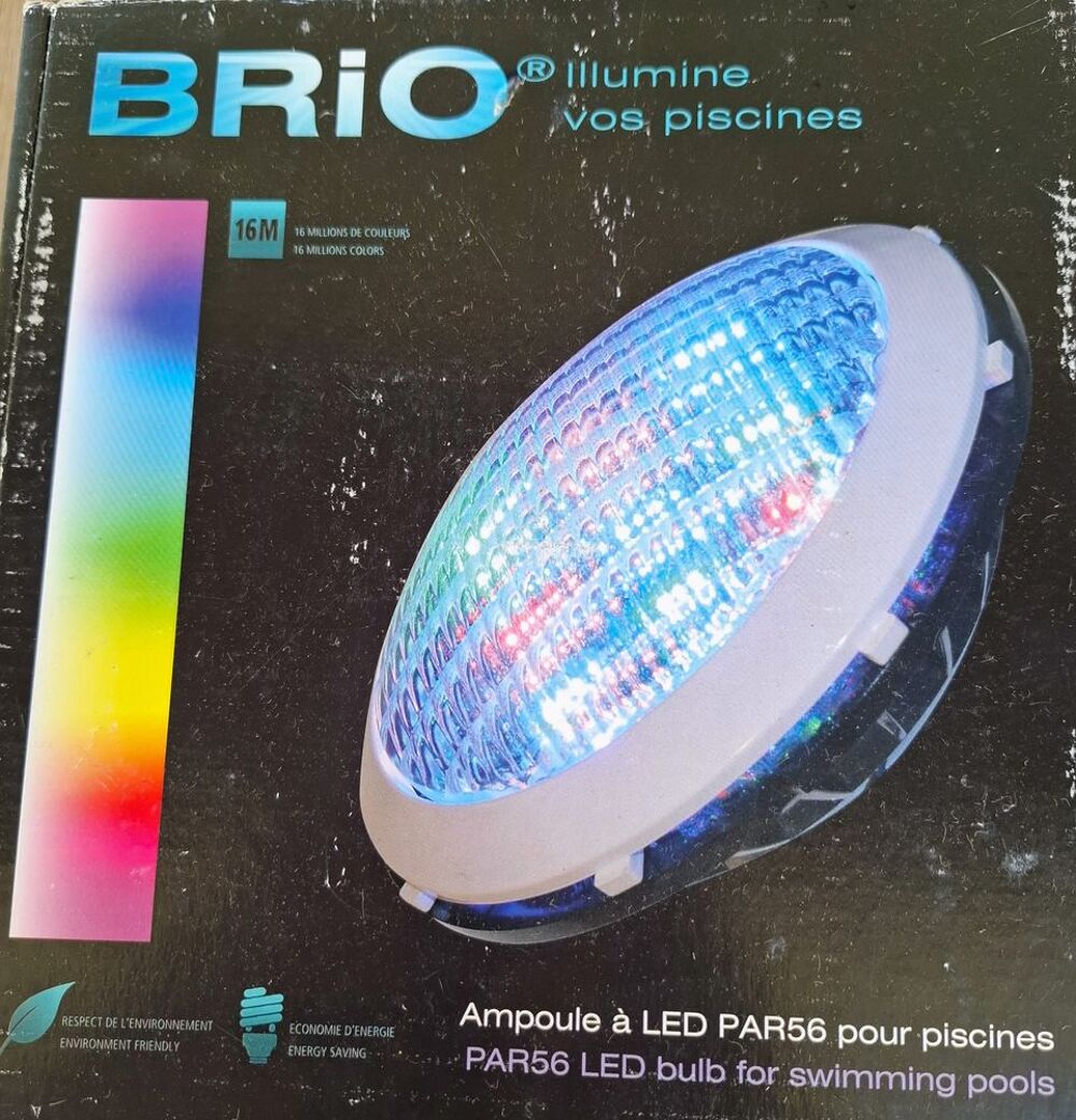 SPOT PISCINE COULEUR NEUF Jardin