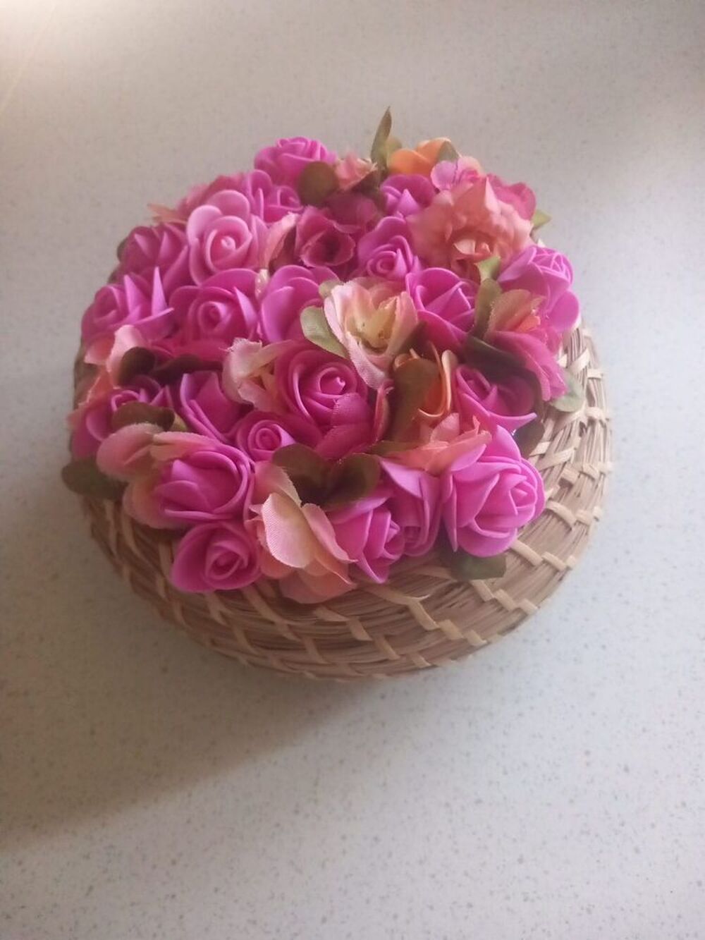 Panier en osier d&eacute;co avec fleurs artificielles Décoration