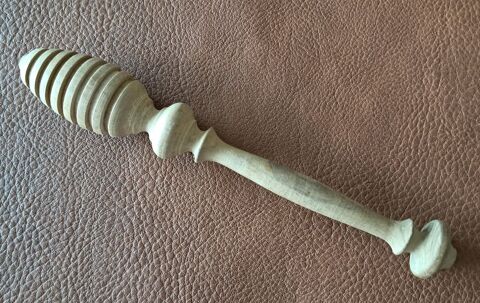 tige � miel en bois tourn� 
17x2,5 cm
neuve 3 Carnon Plage (34)