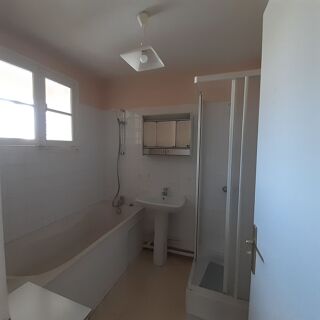  Appartement à louer 4 pièces 84 m²