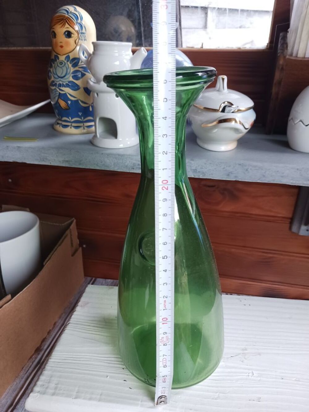 Carafe &eacute;l&eacute;gante en verre vert 
