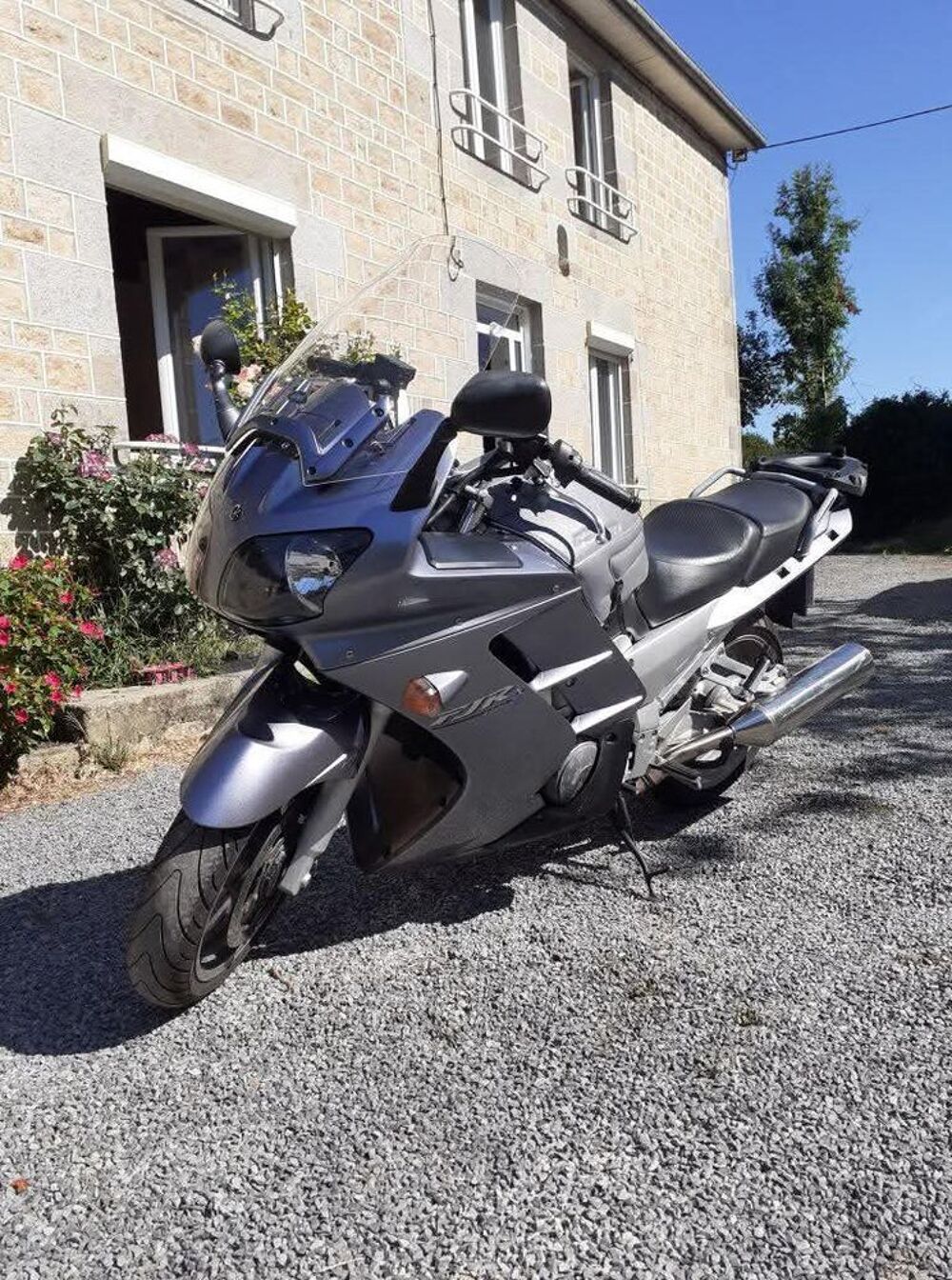 YAMAHA 2004 occasion 50370 Br&eacute;cey