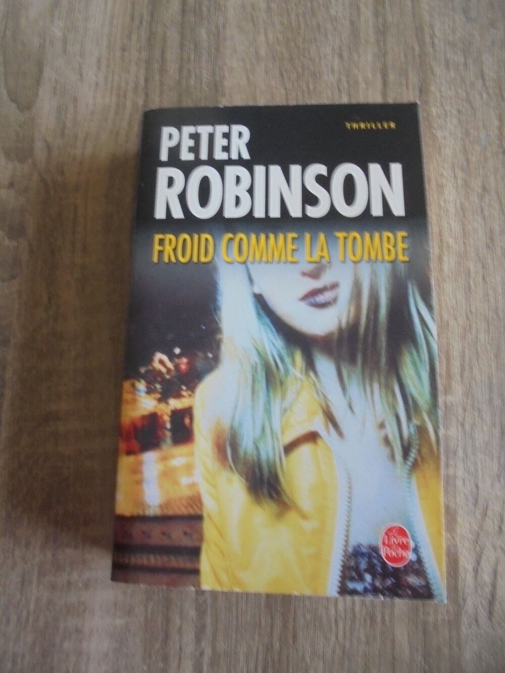 Froid comme la tombe (106) Livres et BD