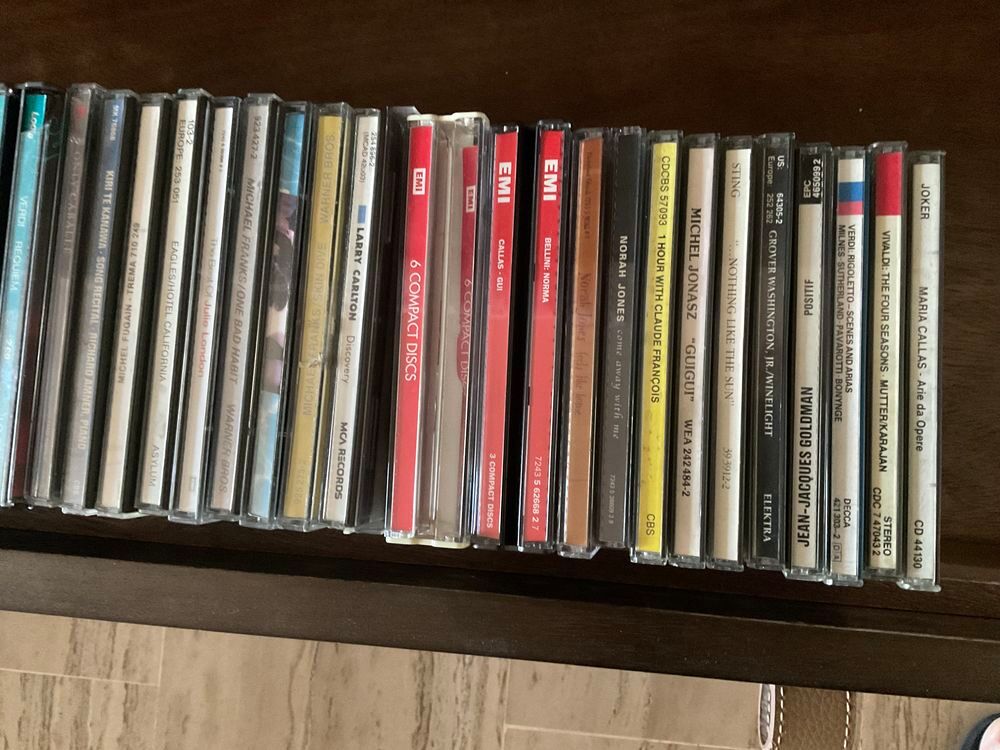 Lot de 40 CD CD et vinyles