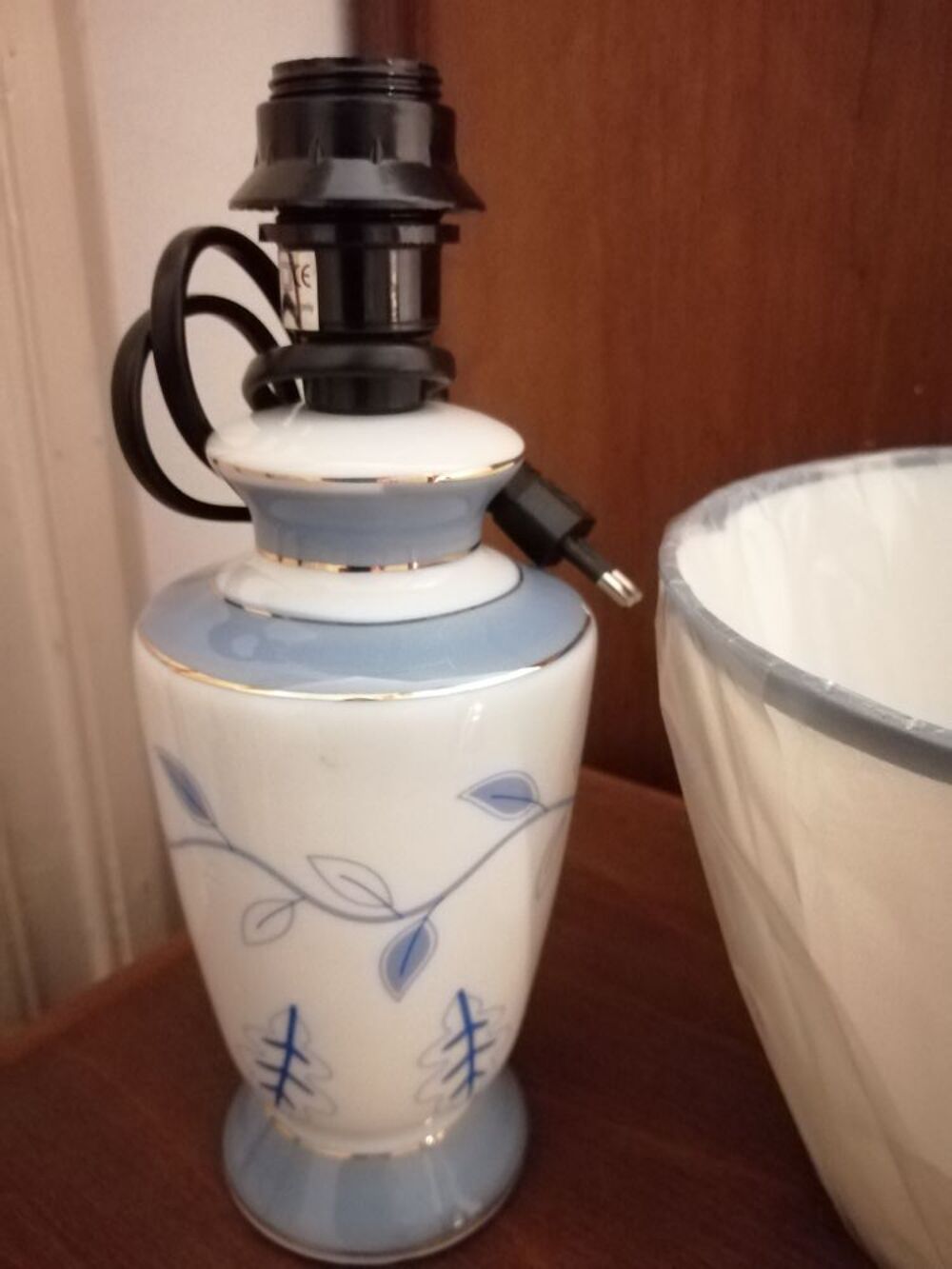 LOT NEUF : 2 LAMPES DE CHEVET, 1 dessus de lit &amp; 2 taies. Décoration