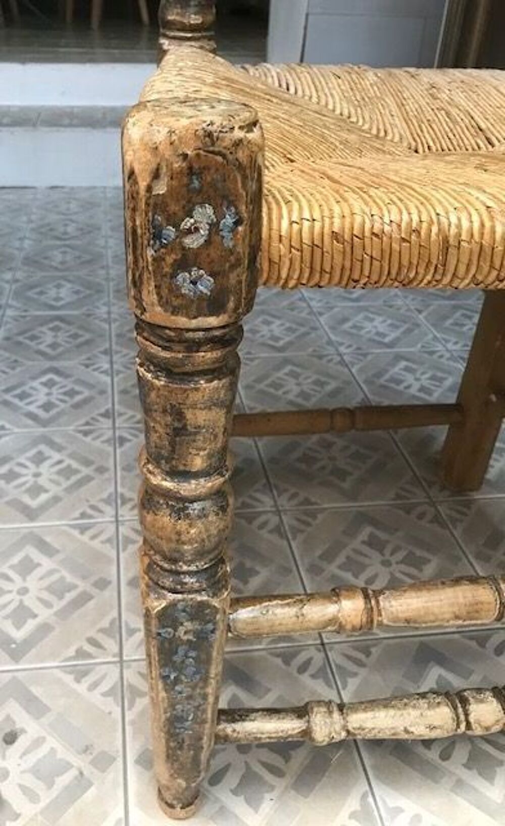 Lot de 4 chaises anciennes, exceptionnelles Meubles