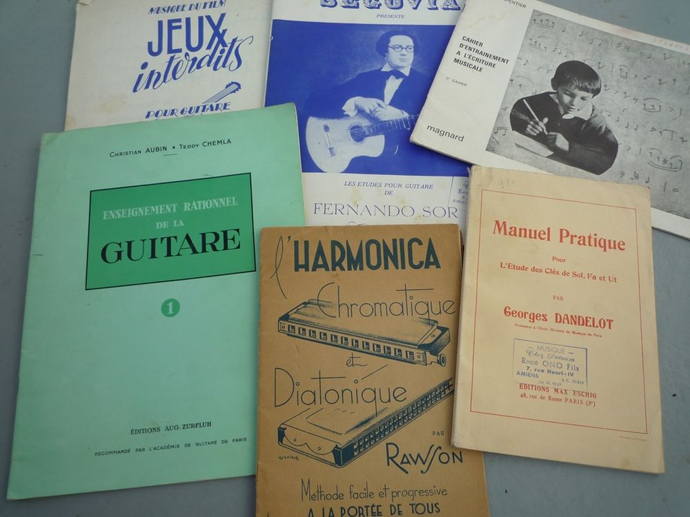 Lot de 18 partitions + 7 ouvrages musicaux Livres et BD